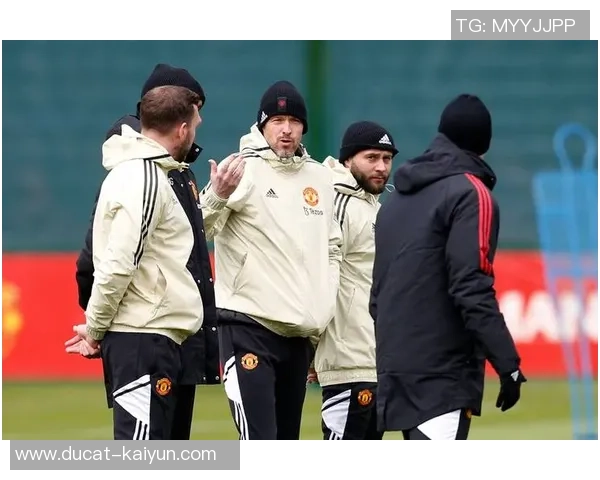 曼联四名主力或因冲击12月密布路程失掉首发方位